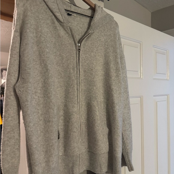 American Eagle Outfitters Light Gray Knit Sweater - Picture 1 of 6